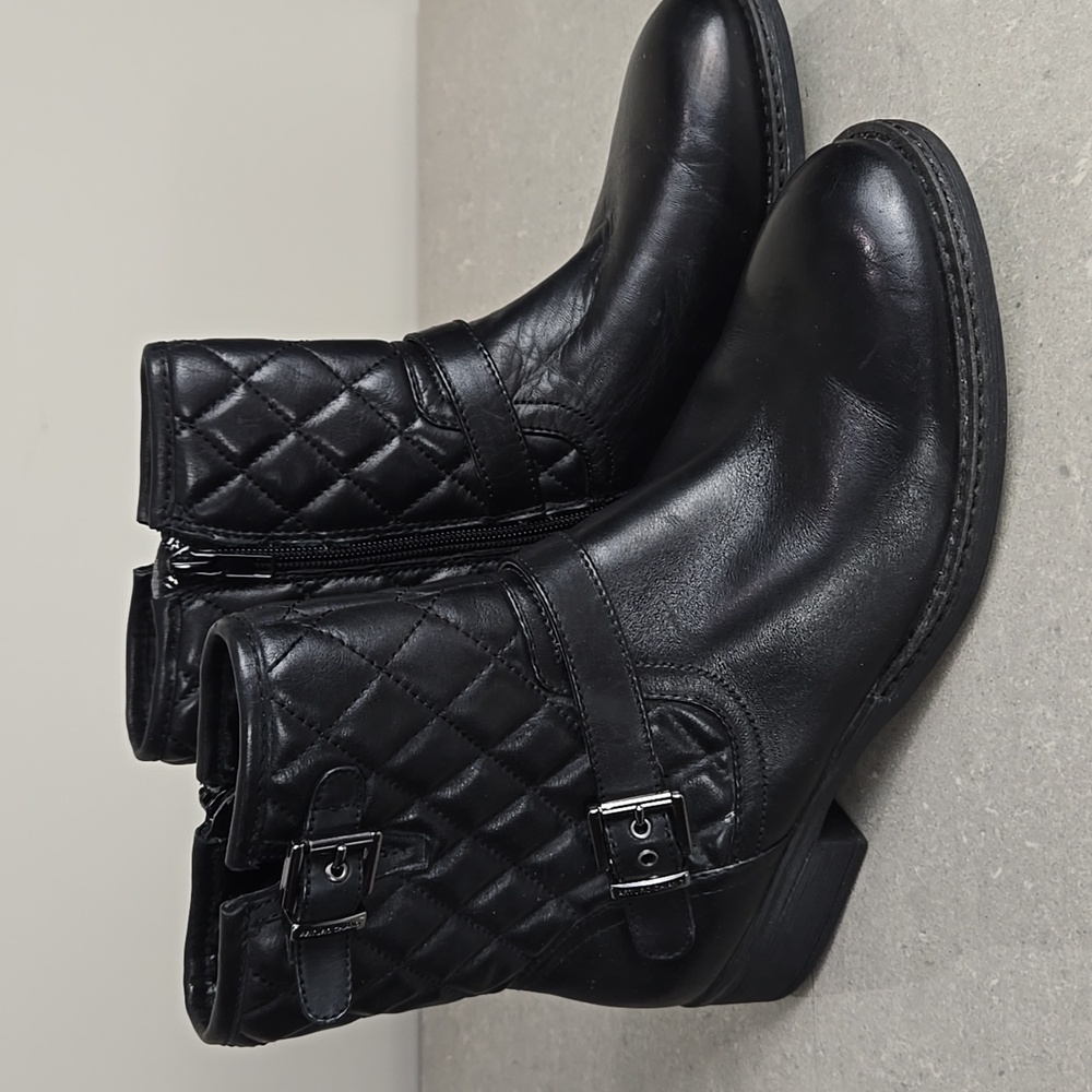 Arturo Chiang Sarabeth black leather quilted buckle ankle moto boots, size 8